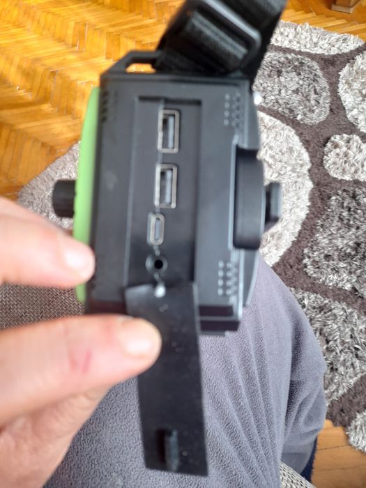 Vind radio portabil solar și cu dinam nou