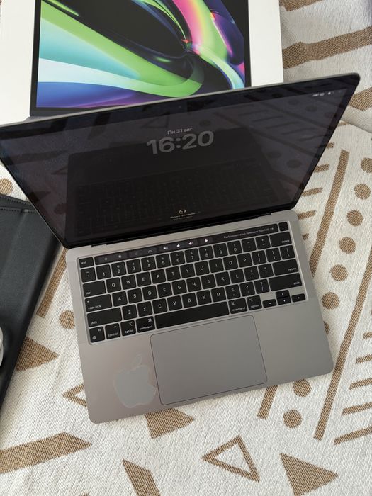 Продам MacBook Pro 13, M1