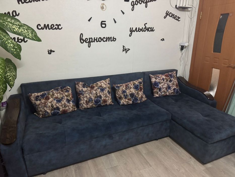 Диван расклодной с отсеком для белья