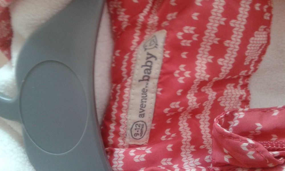 Детски якенца и зимен космонавт