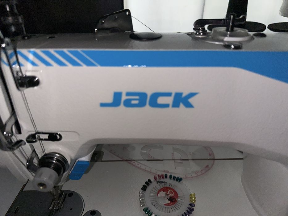 Продам швейную машинку JACK