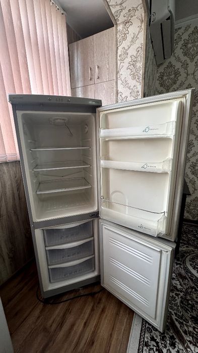 Холодильник Samsung