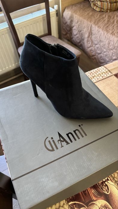 Продавам  дамски боти