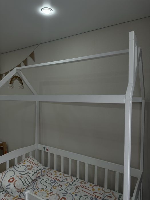 Продам кровать домик