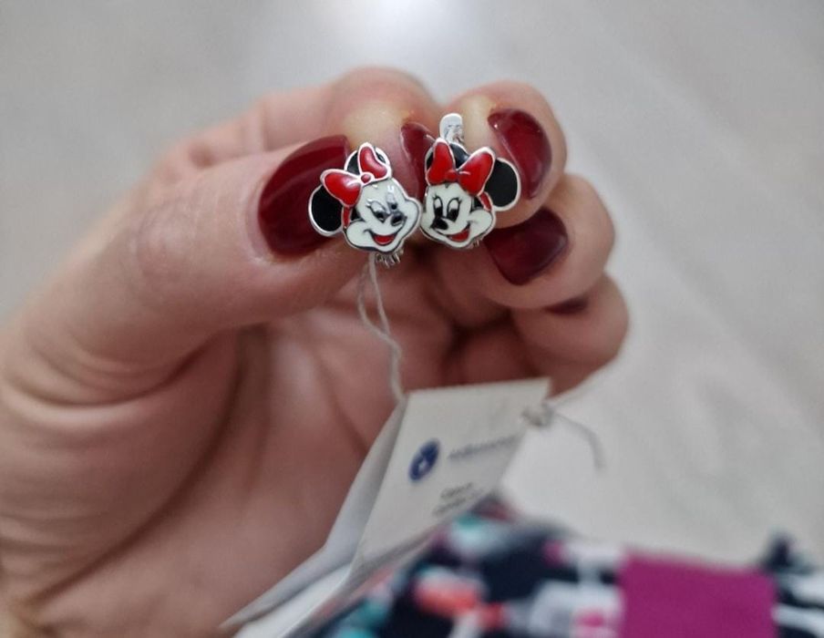 Продам новые серьги на девочку серебро