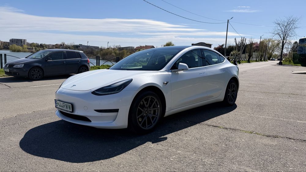 Tesla model 3 SR+ 2020