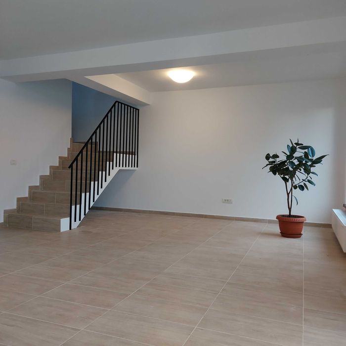 PROPRIETAR inchiriez ofer casa