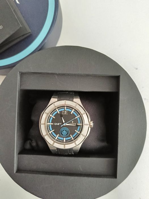 Продам часы новые