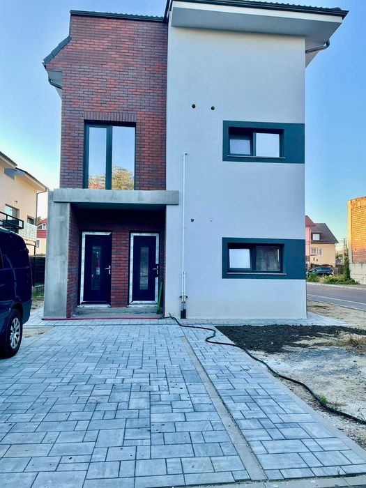 Persoana Fizica Vand apartament cu gradina in casa de 100mp – Zona Pod IRA...