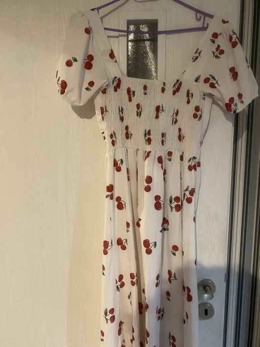 Рокля с череши от бутик Love fashion studios