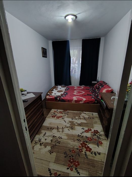 Se oferă spre vânzare un apartament cu 4camere spațios 104metri pătrați în Drăgășani