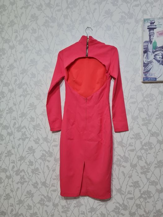 Продам платья новые