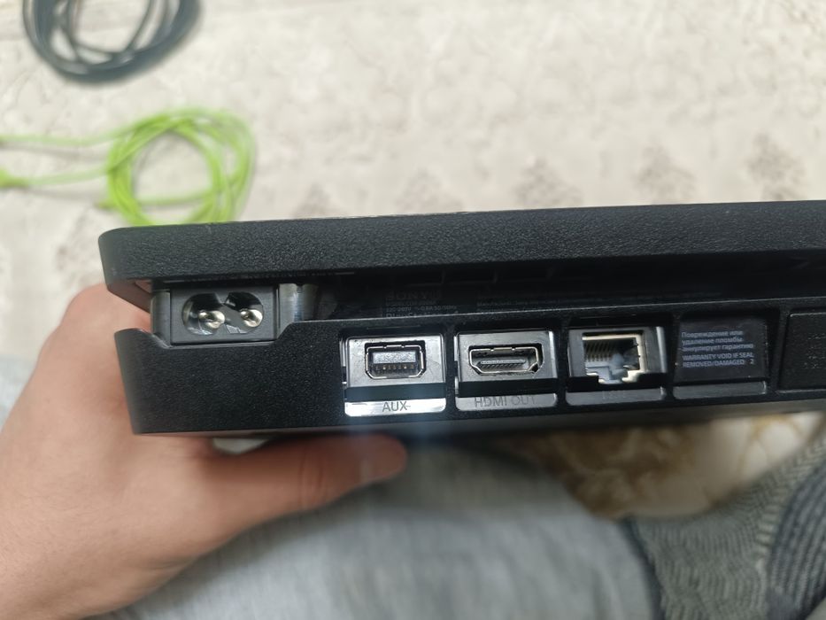 Playstation 4 slim