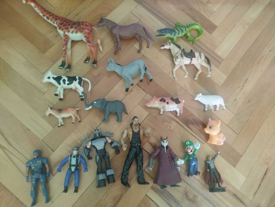 Детски играчки животни и други