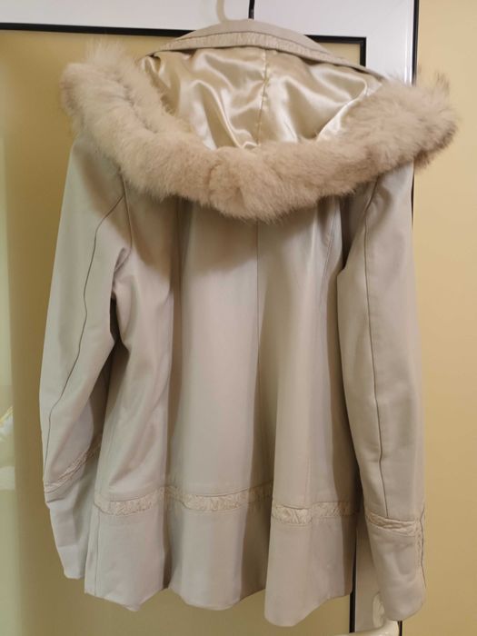 Естествена кожа с качулка