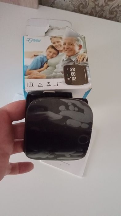 Продам тонометр электрический