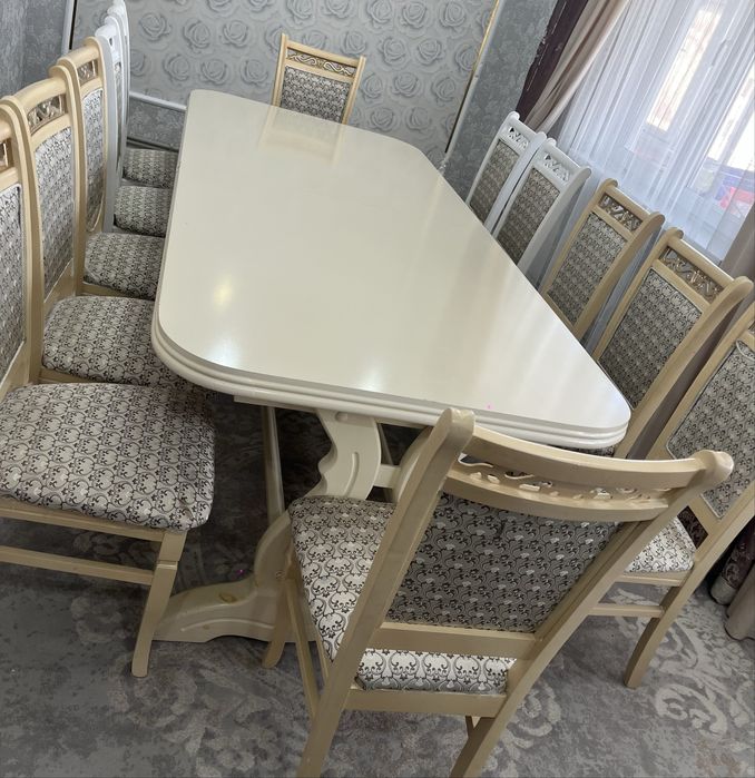 Стол со стульями