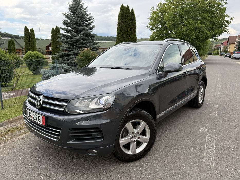 VOLKSWAGEN Touareg