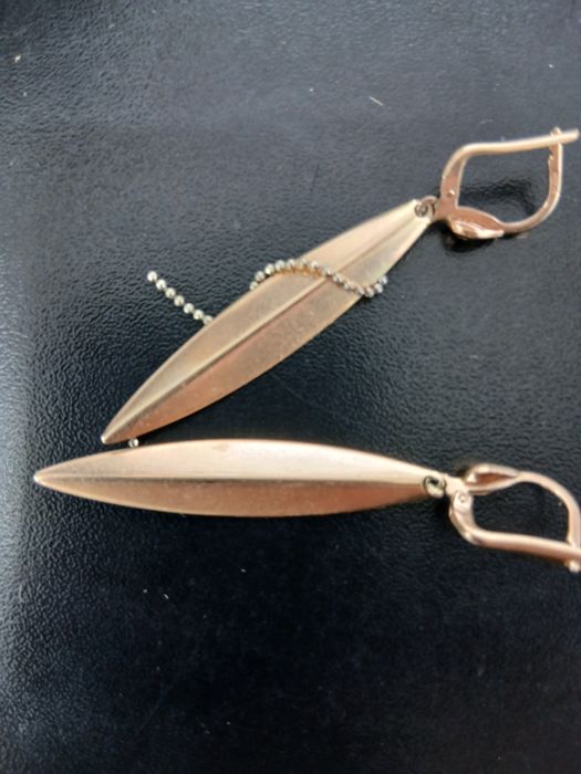 Продам золотые серьги