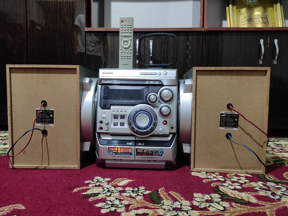 Muzikalni sentir Samsung 3000w sotiladi
