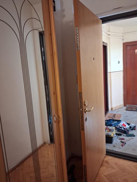 Proprietar vand apartament si garaj Bucovina
