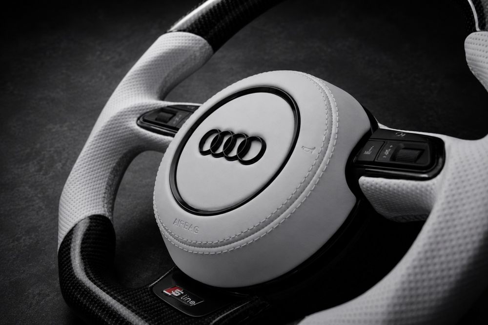Volan Audi A1/A3/A4/A5/A6/A7/A8/Q3/Q5/Q7 Piele Alba + Carbon Plug&Play