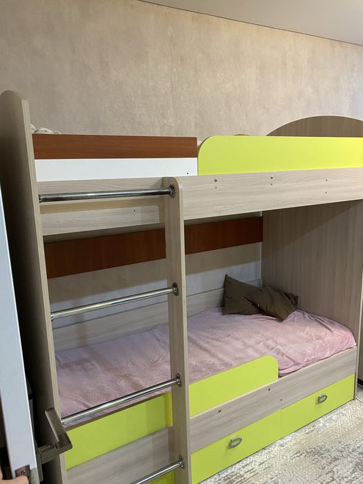 Продам срочно двух ярусную кровать
