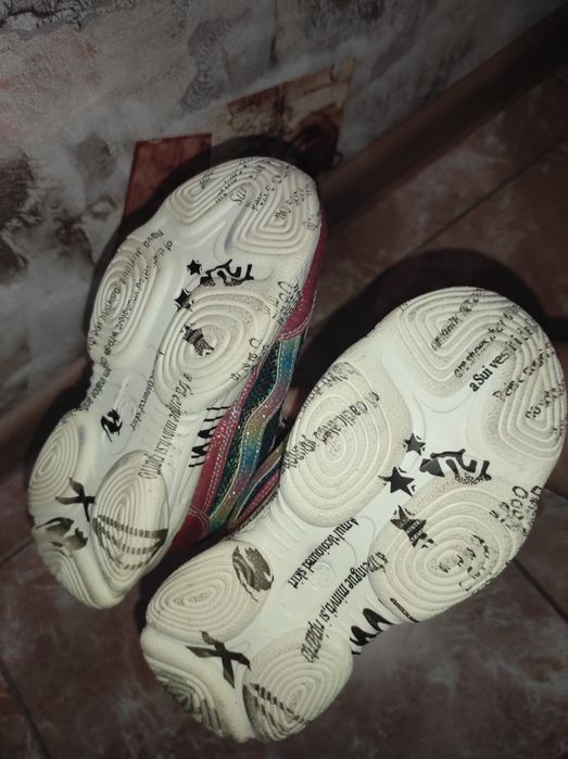 Кроссовки на девочку