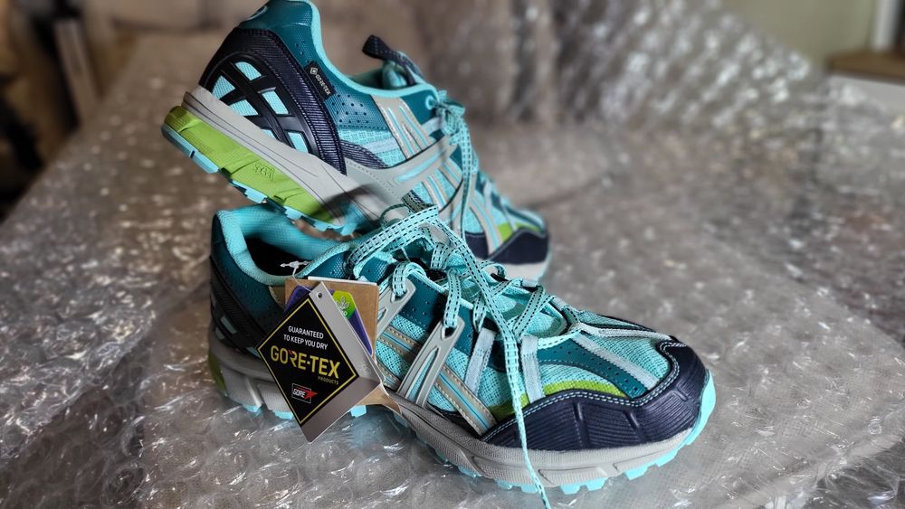 Чисто нови туристически маратонки Asics Gore-Tex 44.5