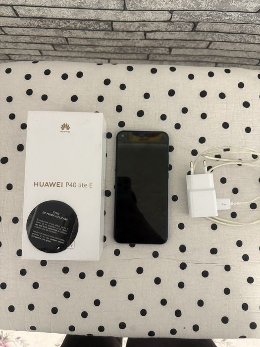 Vând Huawei P 40 Lite E