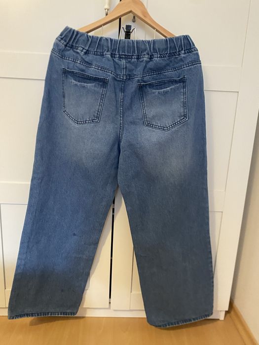 Модерни дамски дънки с широка кройка, ластик и връзки. Размер XL.