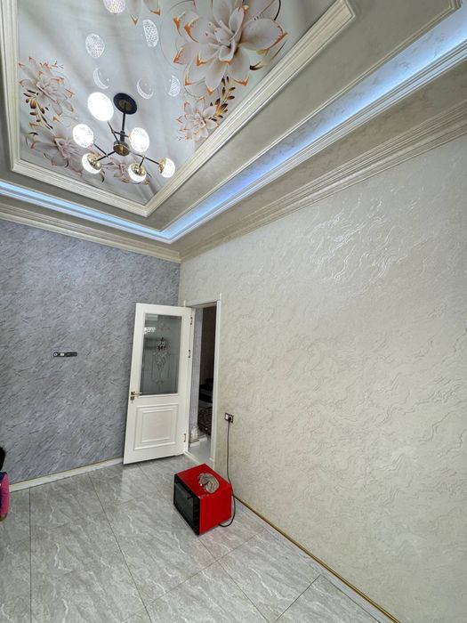 Uy sotiladi moljal keles Zamona restorani roparasida