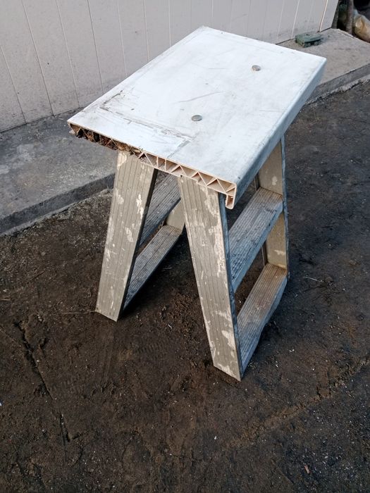 Продам клетку попугаям.