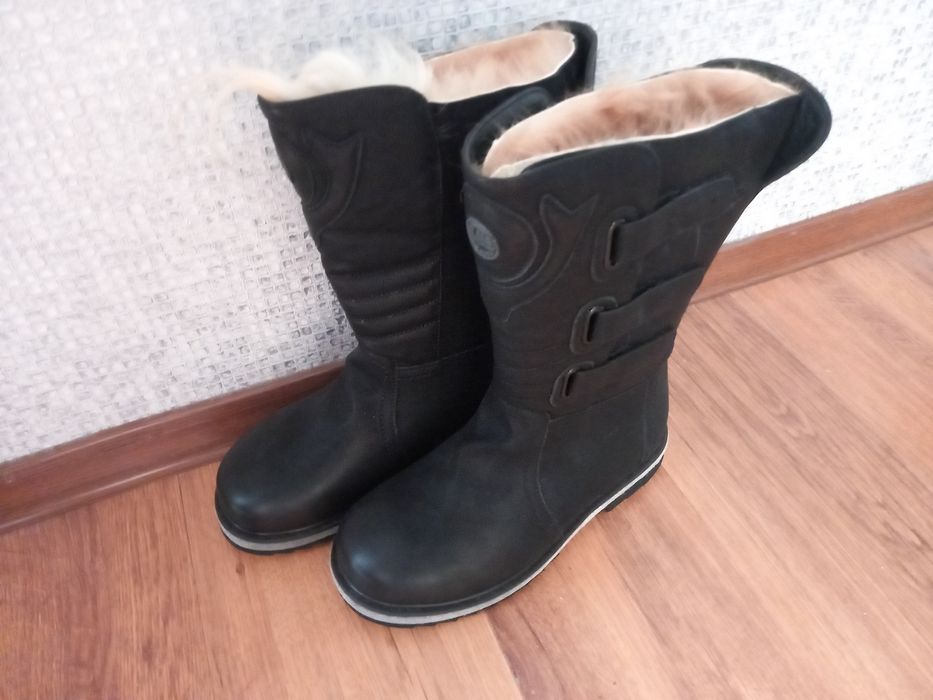 унты(теплая зимняя обувь)