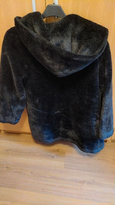 Haină de blană sintetică neagră cu glugă C&A – Mărimea 42