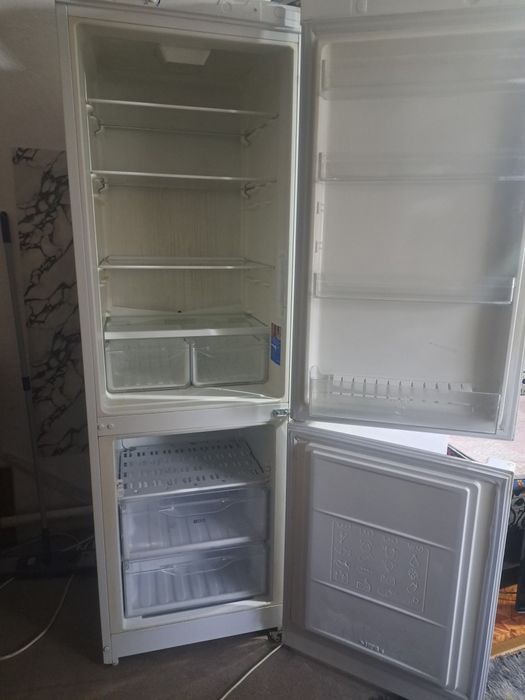 Холодильник продаётся