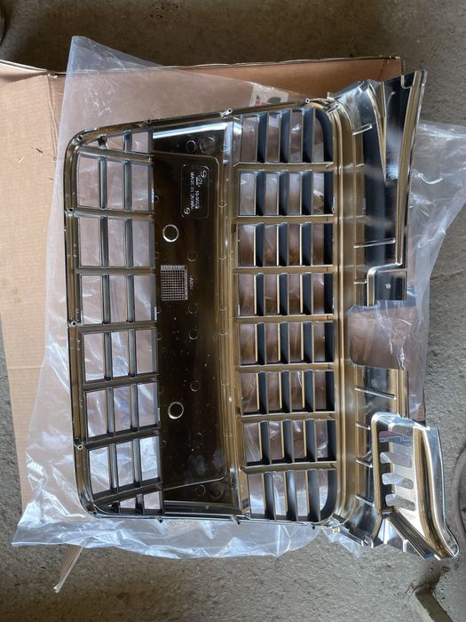 Чисто нова Тунинг решетка за Audi A4 B7 2004- 2008