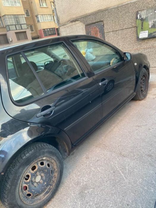 Volkswagen Golf 4 / 1.4 / 75 кс / черен / 2003
