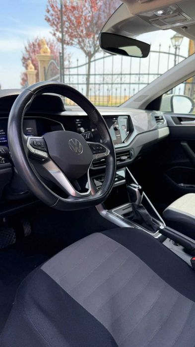 Продавам лек автомобил WV Taigo 1.5