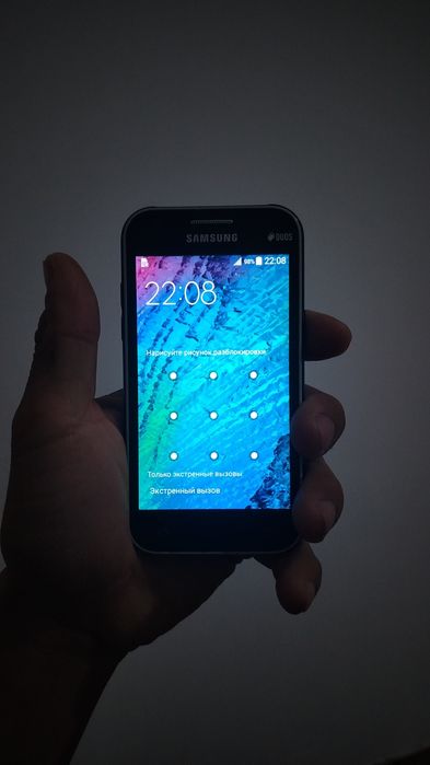 Novey M 185  Samsung J100