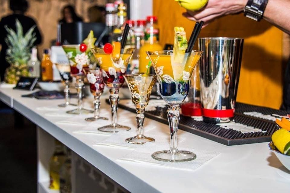 Cocktail bar/bar mobil evenimente, barmani la nunta