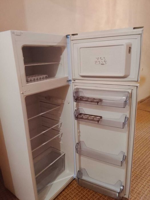 Хладилник почти нов
