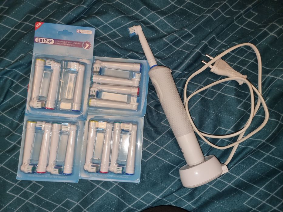Periuță electrică Oral-B Braun reîncărcabilă cu 14 rezerve