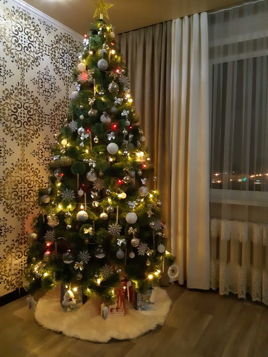 Продам искуственную новогоднюю ёлку