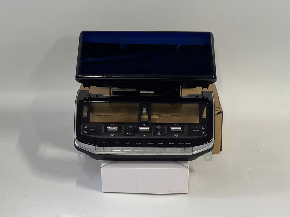 Монитор на Land Cruiser 300