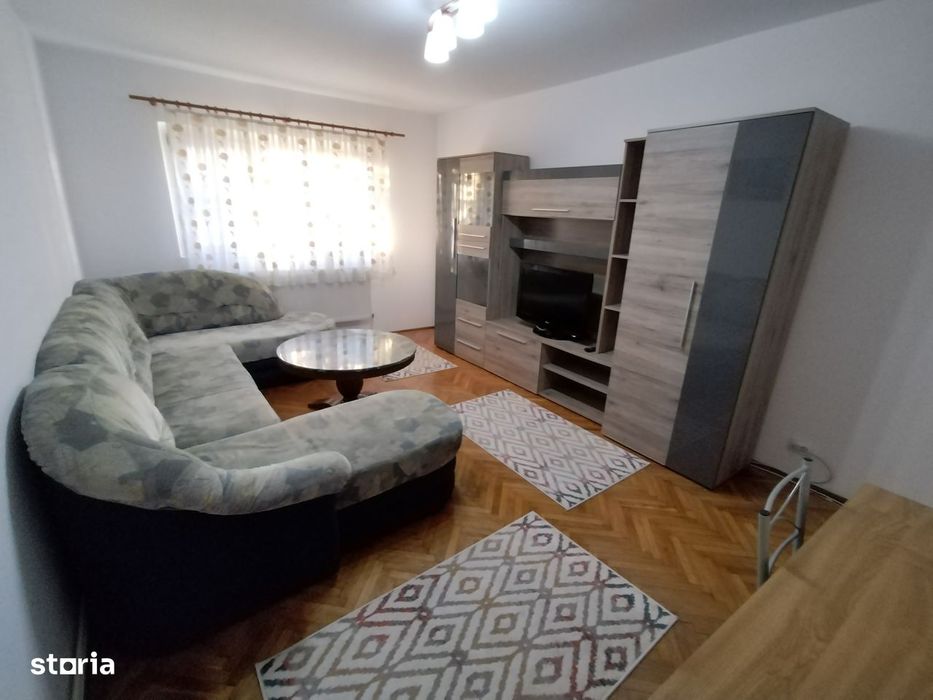 INCHIRIEZ apartament 2 camere decomandat,renovat, zona Centrala