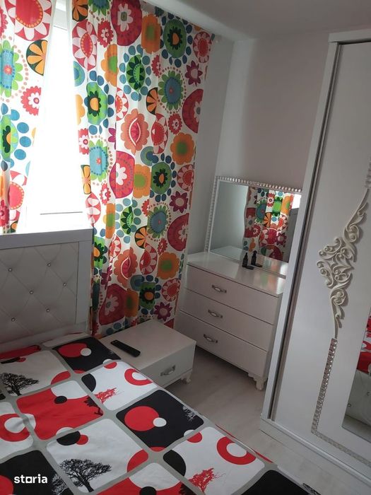 De inchiriat apartament 3 camere