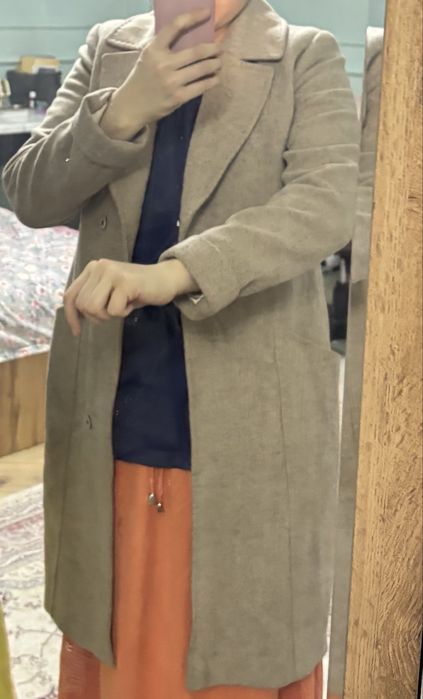 Пальто бежевый цвет