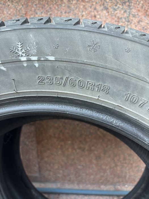 Зимние шины 235/60/18