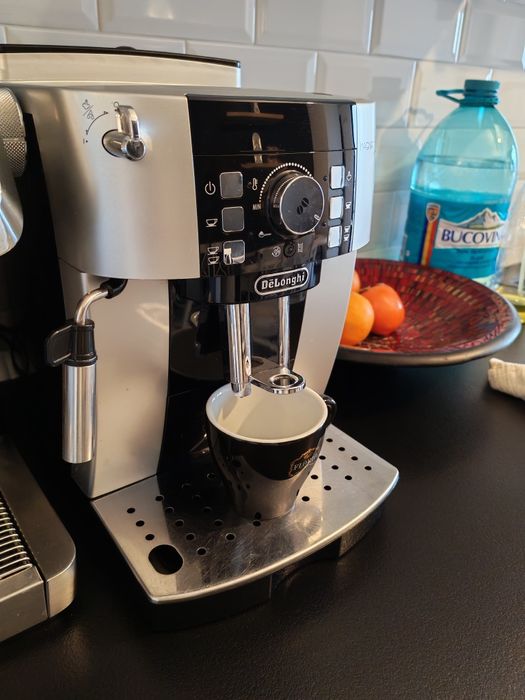 Se vinde ,Aparat cafea folosit doar 10 luni.